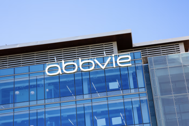 AbbVie (ABBV) has agreed to acquire Apogee Therapeutics (APGE) in an all-cash transaction worth roughly $10.9 billion. Under the terms, AbbVie will pay $135.11 per share, and in doing so it aims to strengthen its immunology franchise while accelerating its push into respiratory treatments.