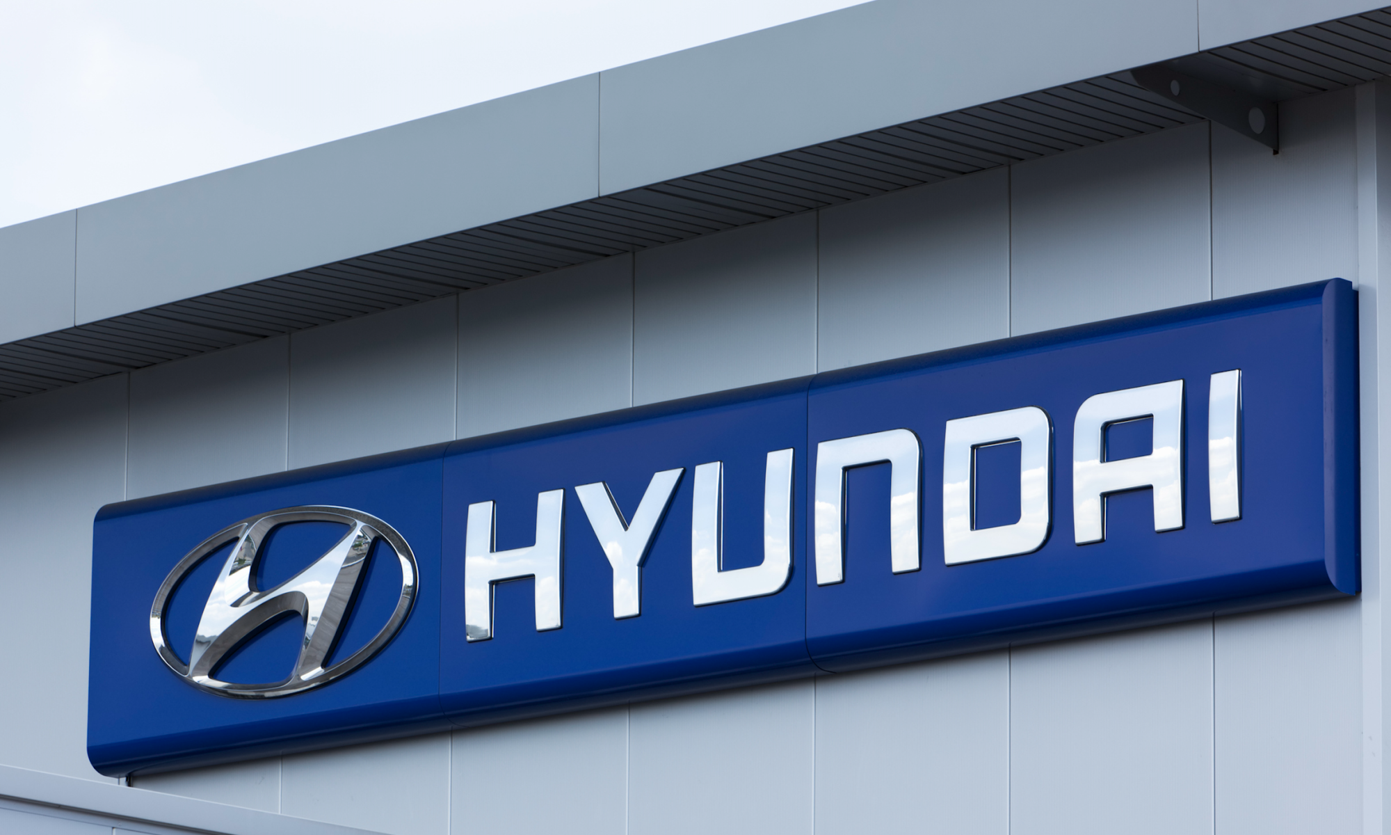 Hyundai Boston Dynamics deal: the automaker buys SoftBank's stake for ~$335M to fully own the robotics firm, deploying Atlas humanoid robots by 2028. Here's why.