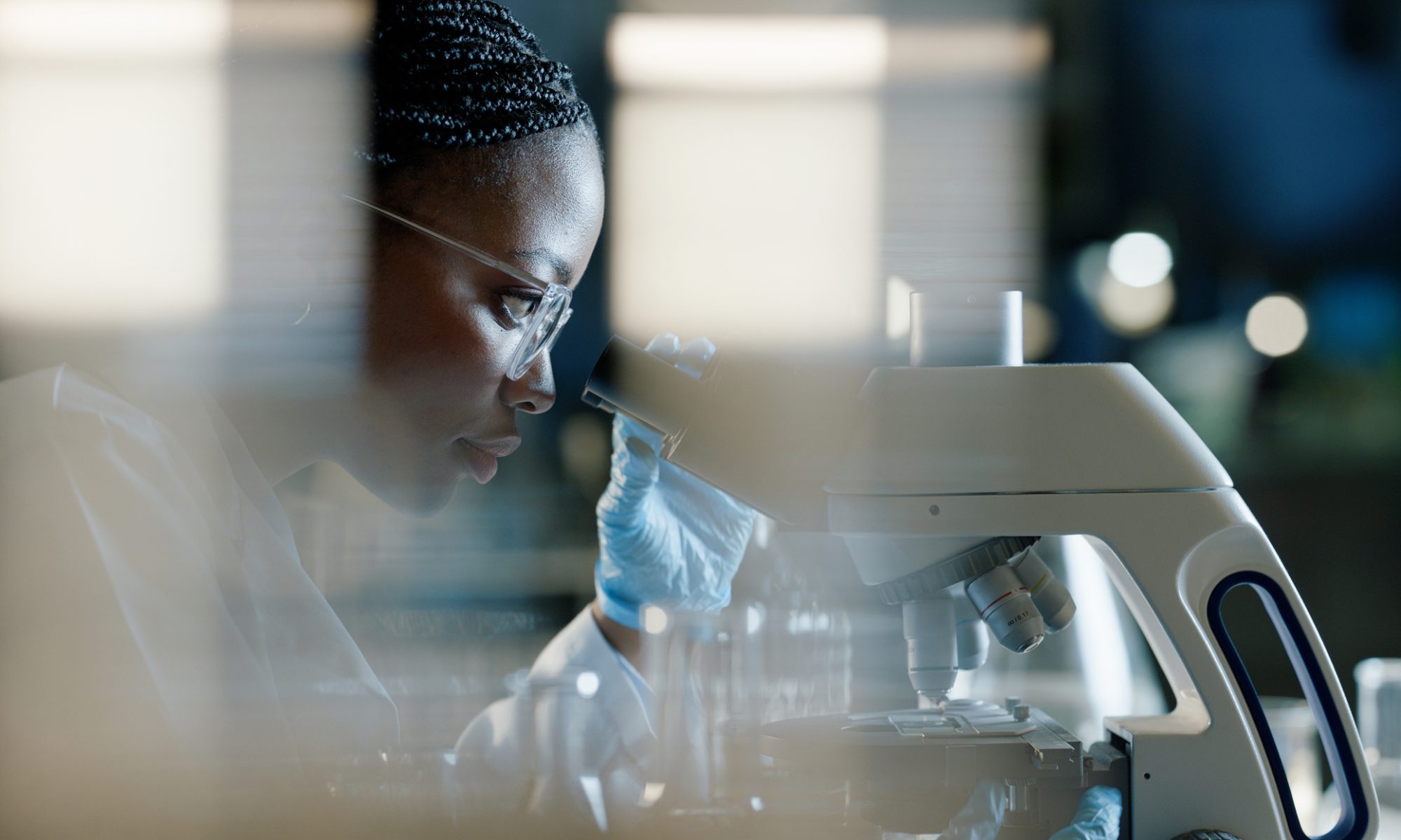 ImmunityBio (NASDAQ: IBRX) shares rose ~7.5% after the UAE granted ANKTIVA marketing authorization for bladder and lung cancer, expanding its reach to 34 countries.