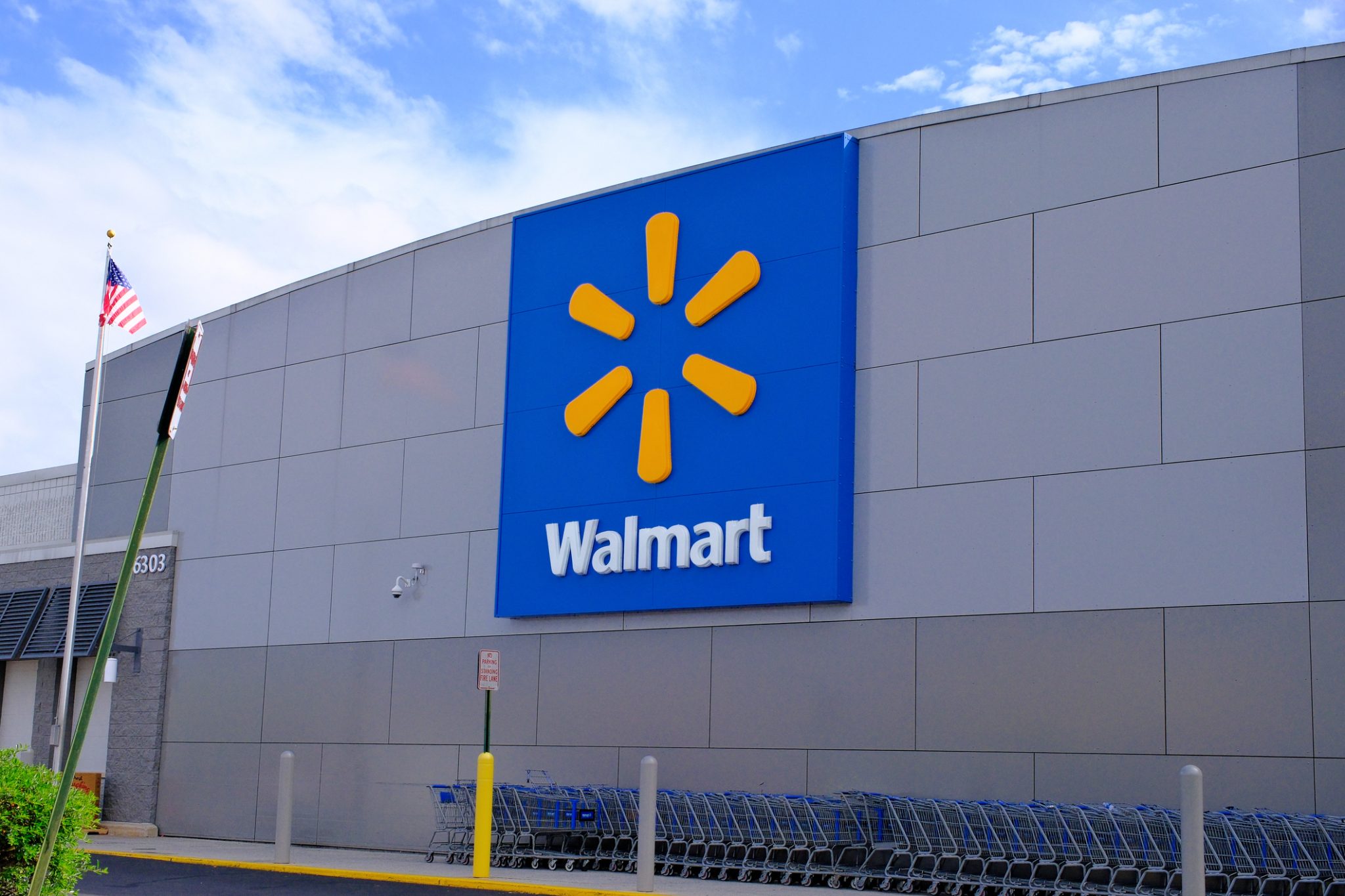 Walmart Q2 earnings beat estimates and lifted full-year guidance, yet U.S. same-store sales missed on softer traffic — and the stock fell. Here's why.
