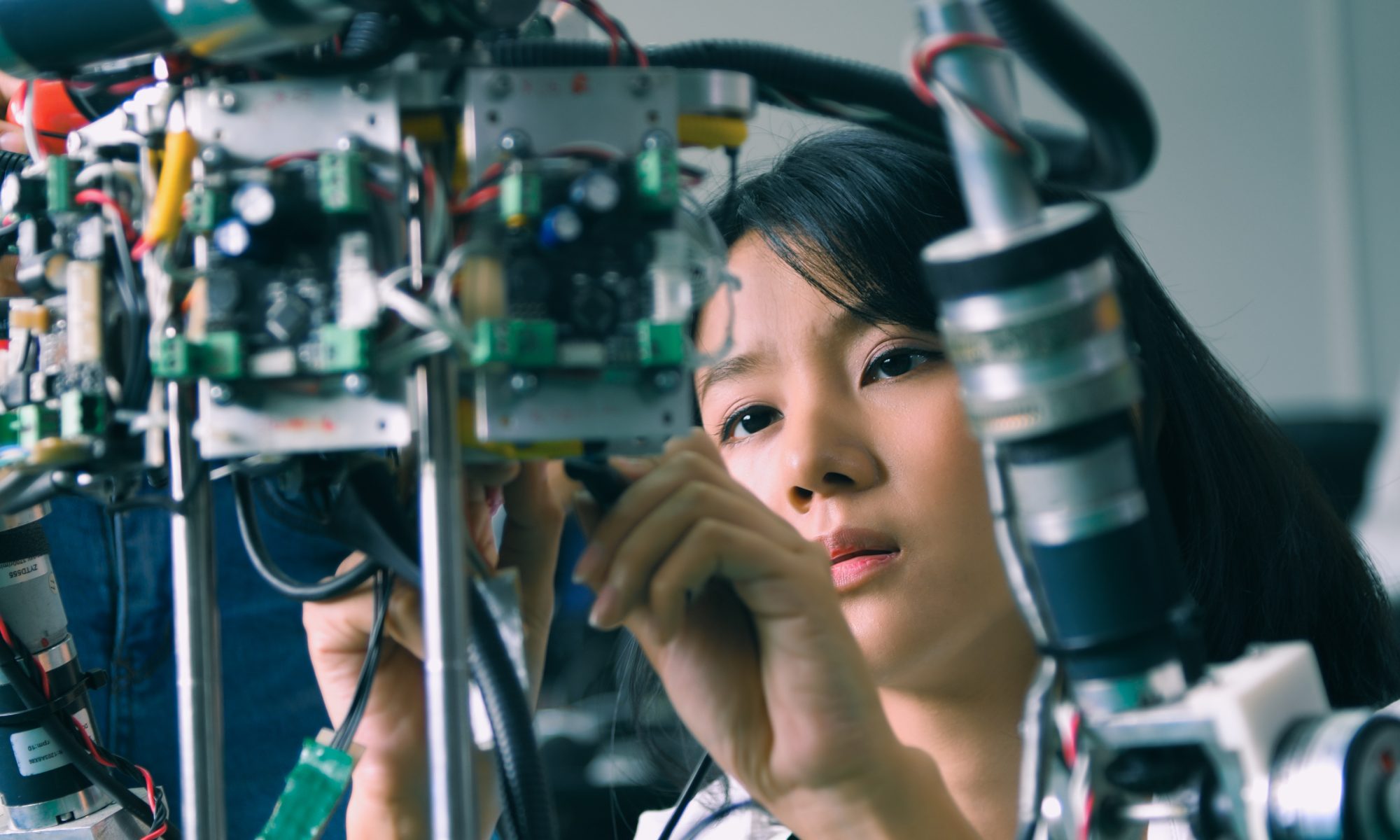 Robotics engineer working on an advanced robotic system, representing Symbotic’s new affiliation with the Stanford Robotics Center and its focus on AI-enabled robotics and automation.