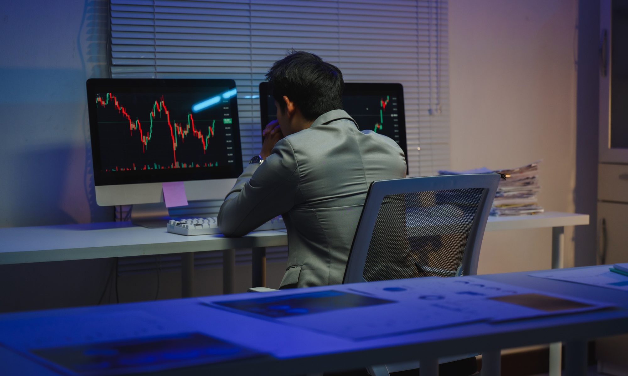Investor monitors stock charts as Evolution Metals & Technologies shares rise following analyst coverage and upcoming Russell index inclusion.