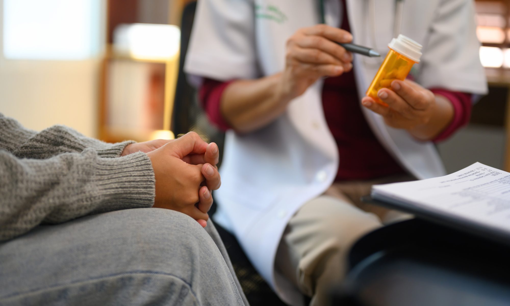 Healthcare professional discusses medication with a patient, representing Clearmind Medicine’s research into non-hallucinogenic psychedelic-derived treatments for alcohol use disorder.